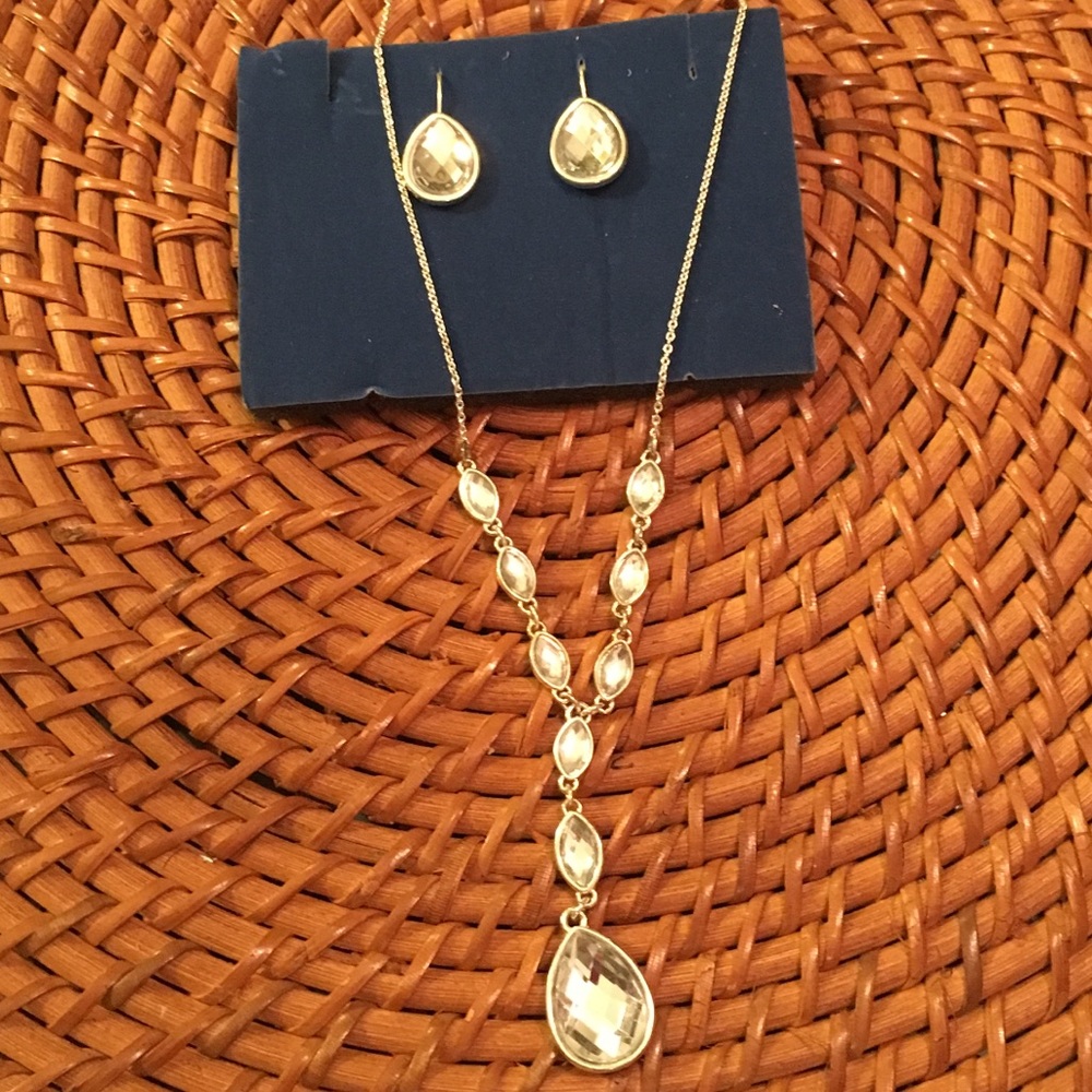 $11 SALE❤️NIB Avon Mod faceted Necklace Earrings